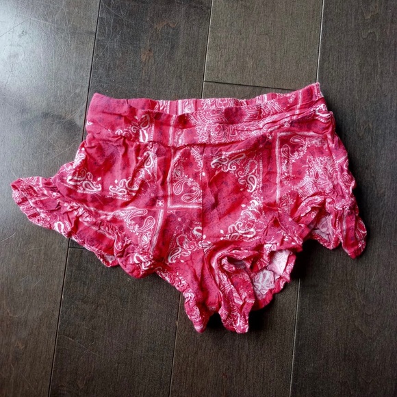 KANDY KISS Pink & White Paisley Print Frill Shorts - Picture 3 of 4